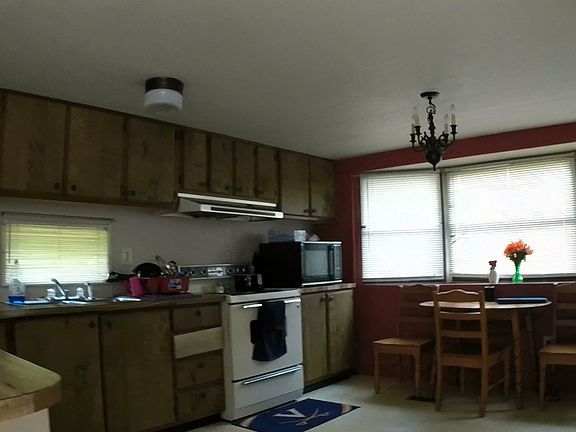 2nd image of 1068 Sunflower Ln
