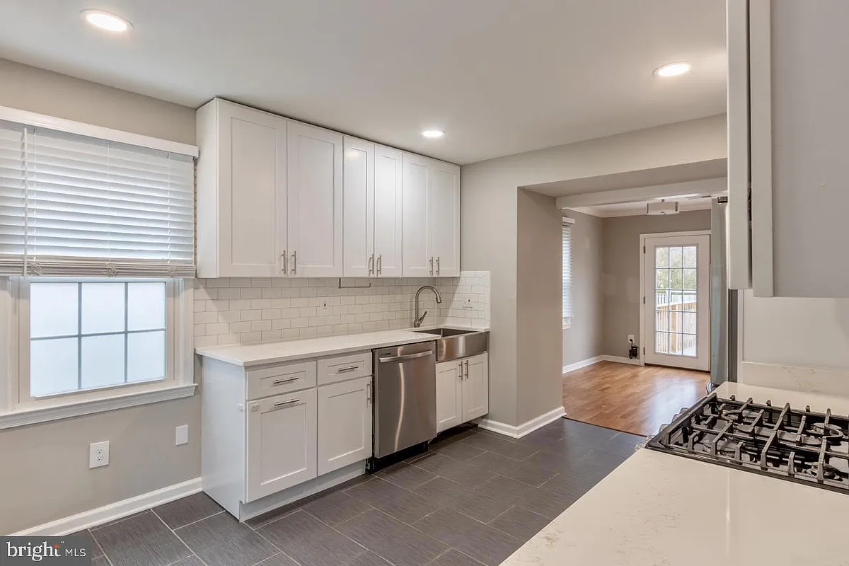 Building Photo - 5460 Lighthouse Ln