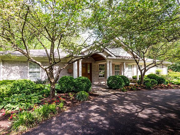 3rd image of 1598 Lakewood Ct