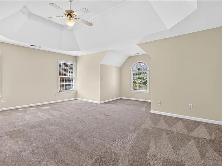 2311 Ravinia Ct NE — Photo 18