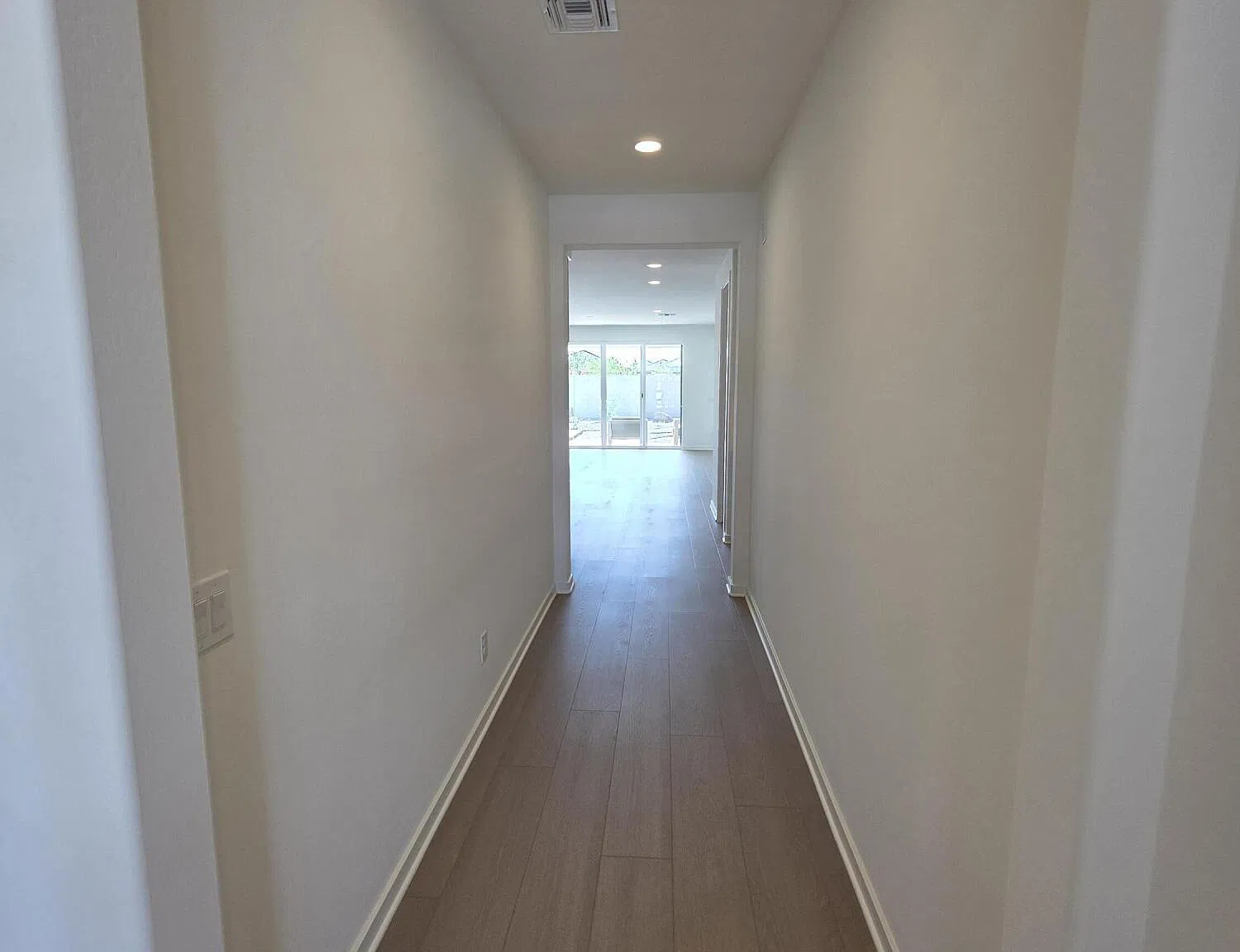3 bed, 2.0 bath, 1672 sqft, $2,200 — Photo 2