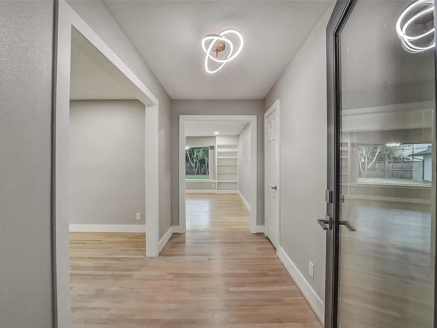 4 bed, 2.5 bath, 2386 sqft, $5,000 — Photo 2