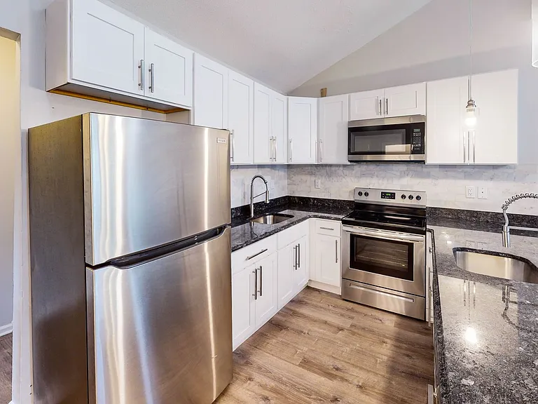 471 Whalley Ave #P — Photo 3
