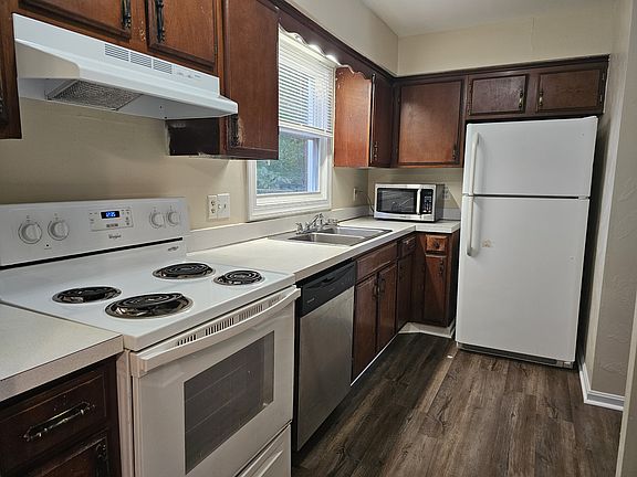 3rd image of 145 Buckingham Dr #1