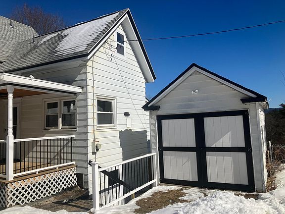 3rd image of 527 Route 121