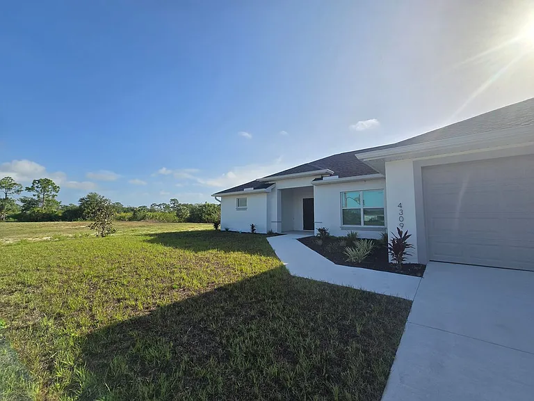 4309 NE 20th Ct — Photo 37