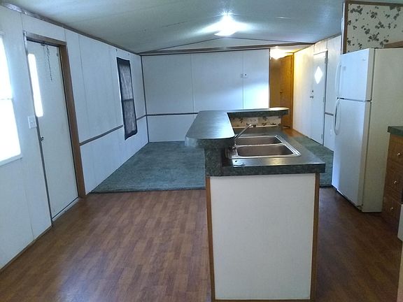 5th image of 129 Truman Cir