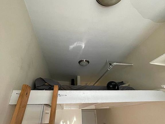 4th image of 71 W 71st St APT 3E