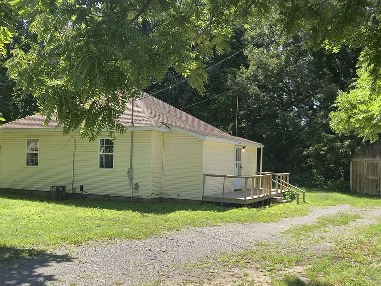 224 W McCallen Rd — Photo 2