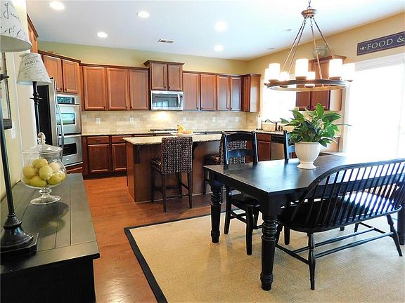 3rd image of 2141 Cheyanne Dr SE