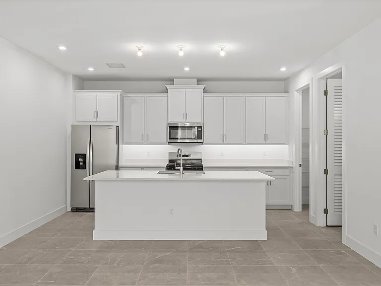 890 SW Newfield Pkwy — Photo 12