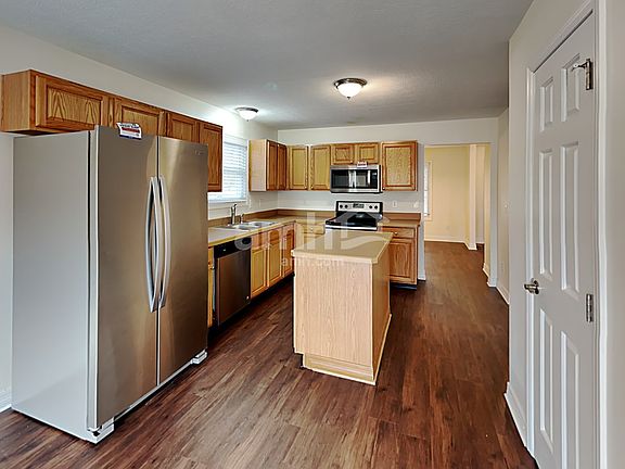 3rd image of 592 Caffrey Ct E