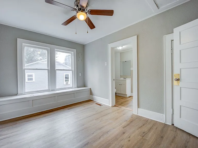 1316 S 22nd St — Photo 15