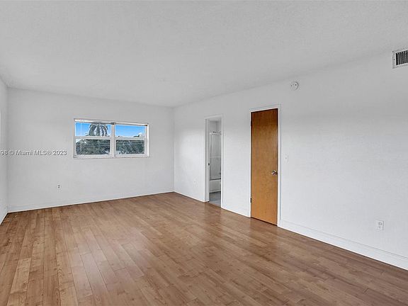 5th image of 1540 Meridian Ave