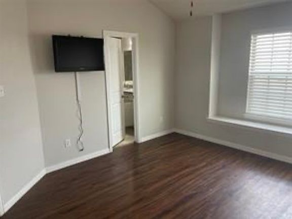 4th image of 3912 Ashton Dr