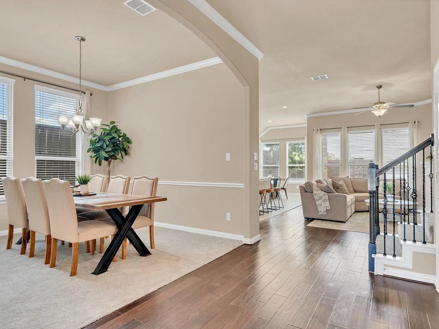 4 bed, 2451 sqft, $8,200 — Photo 4