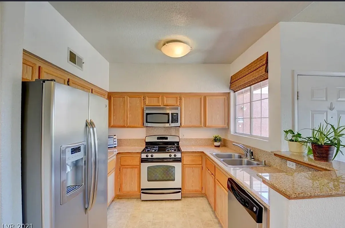 1 bed, 756 sqft, $1,275 — Photo 3