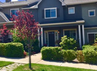 979 Camelot Dr, Ashland, OR 97520