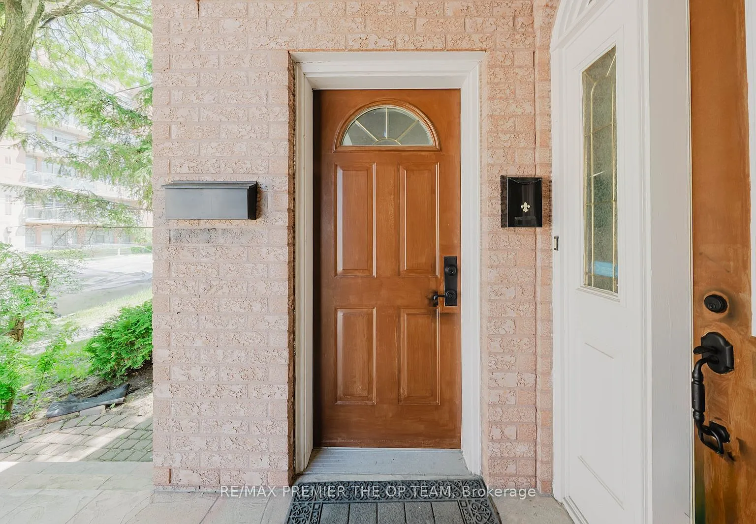 2 bed, $2,500 — Photo 2