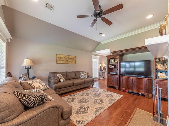 3rd image of 123 Harvest Pointe Cir