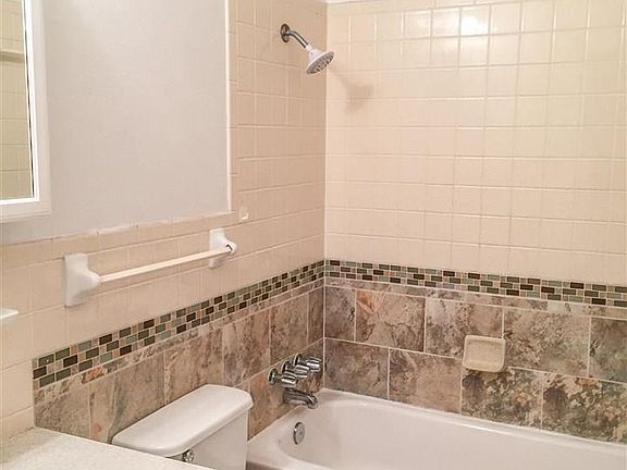 3rd image of 905 Park Plaza Dr