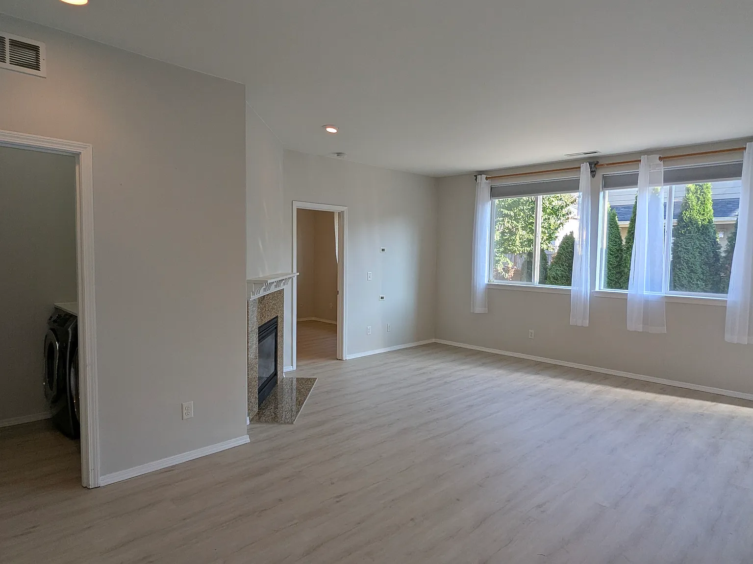 4 bed, 3.5 bath, 2470 sqft, $4,400 — Photo 4