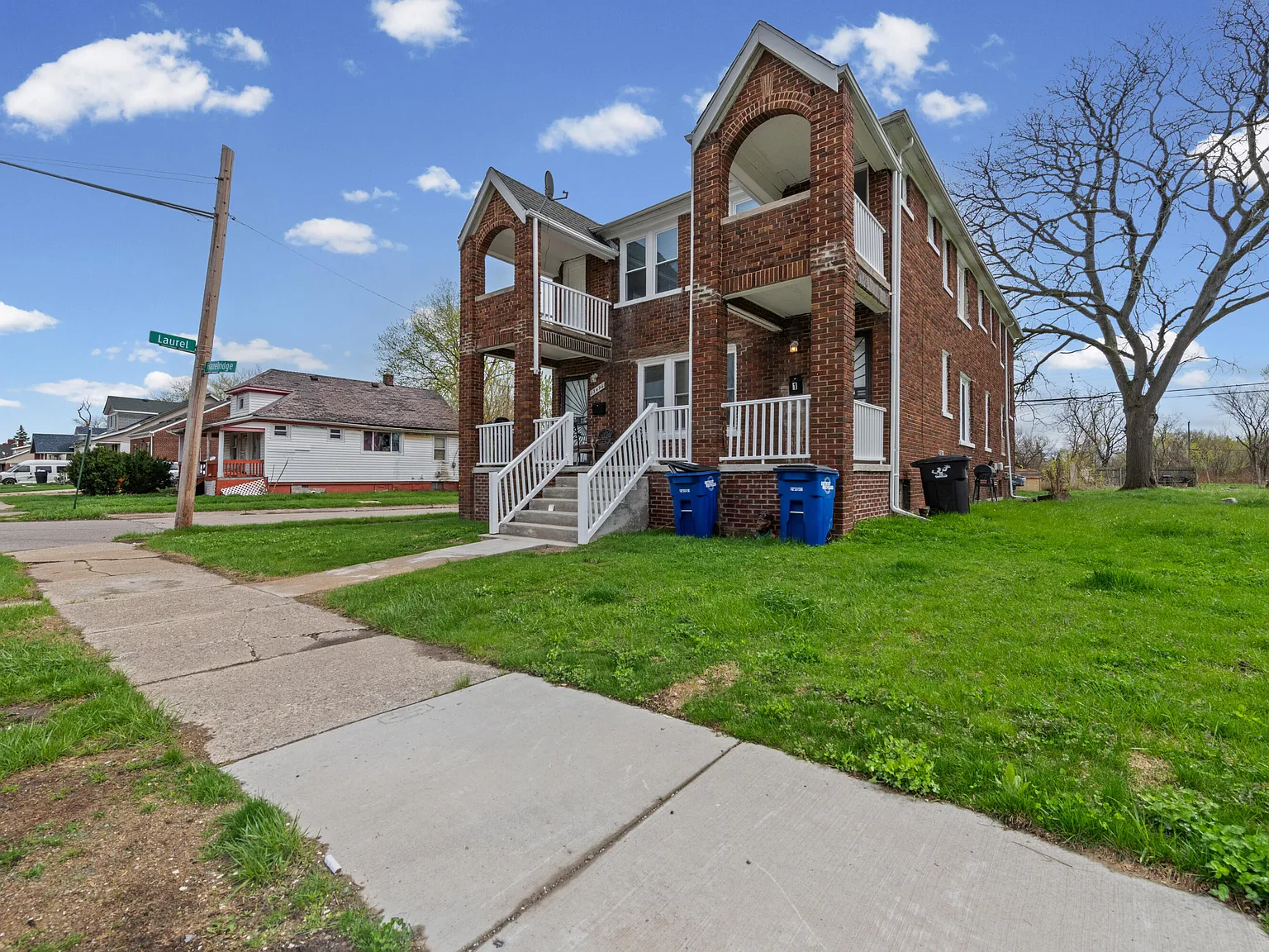 2 bed, 1.0 bath, 2852 sqft, $1,200 — Photo 3