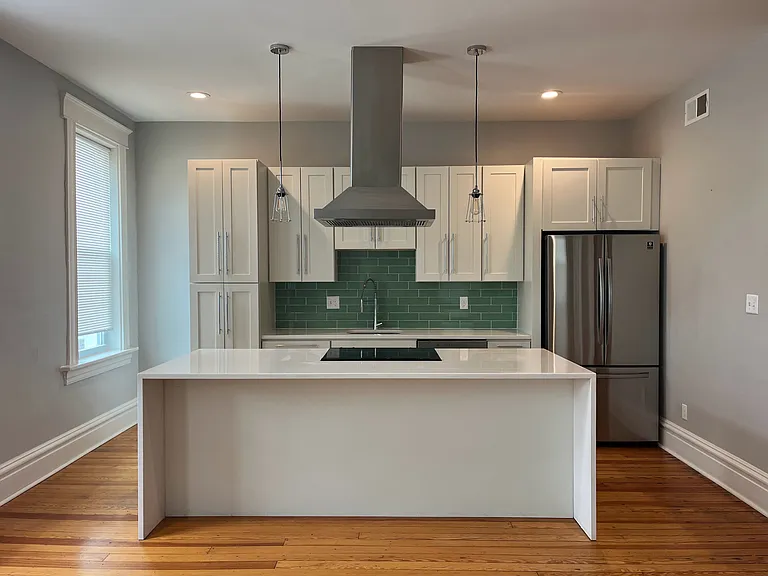 2040 Russell Blvd #2F — Photo 12