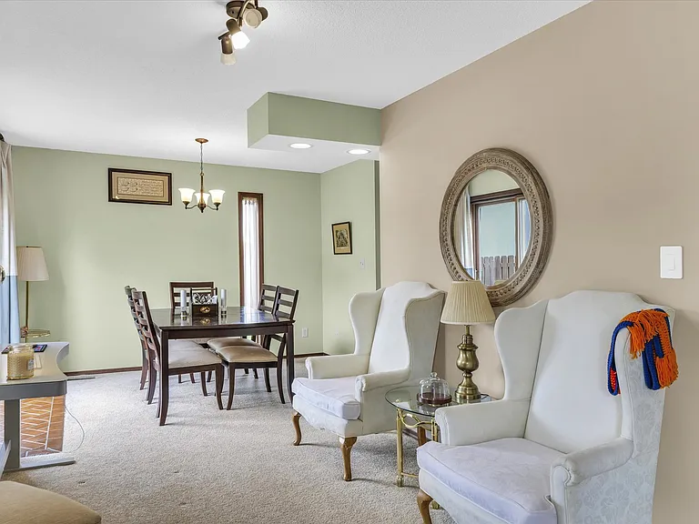1 Lyndhurst Village Ct — Photo 5