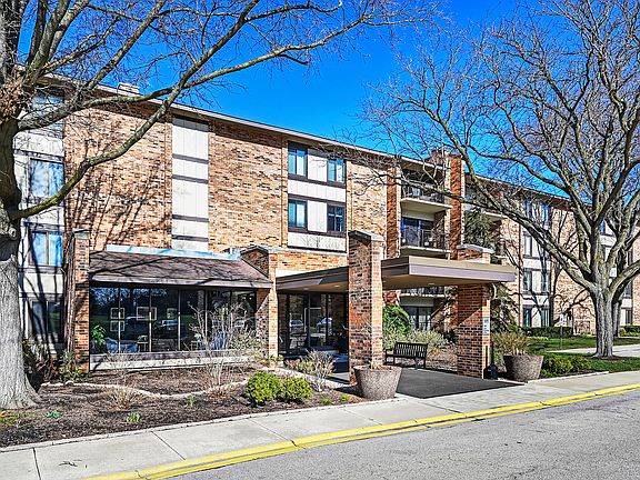 2nd image of 301 Lake Hinsdale Dr APT 411
