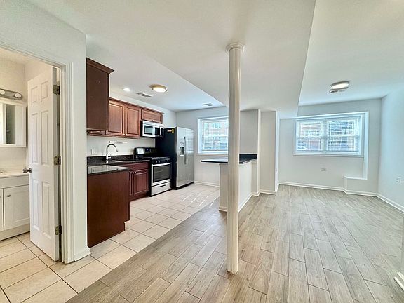 4th image of 6115 N Claremont Ave APT Gs