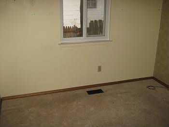 5th image of 39 Parkdale Ave