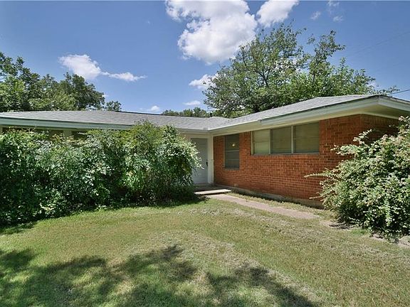 3rd image of 329 W Mesquite St