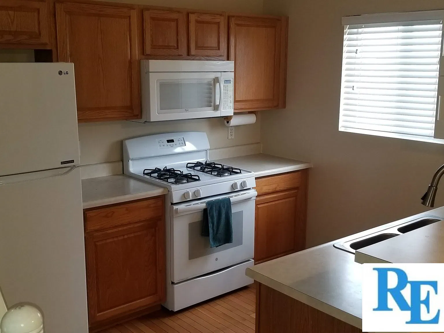 3 bed, 1400 sqft, $2,000 — Photo 3