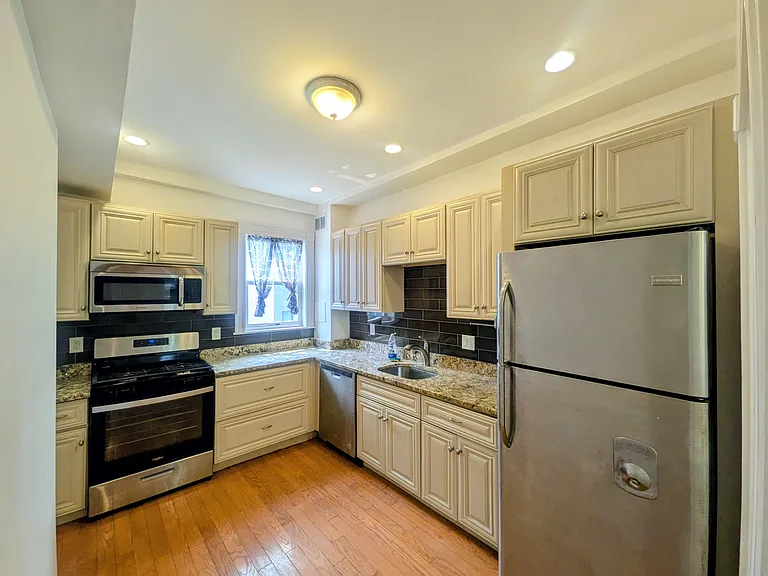 11 Linden St #2 — Photo 1