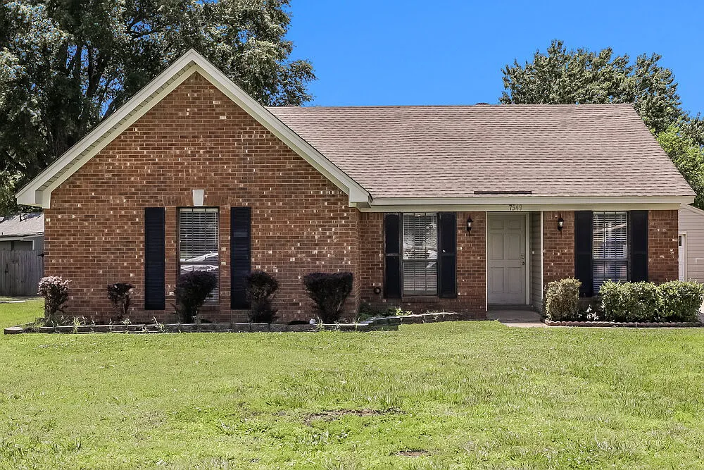 3 bed, 2.0 bath, 1265 sqft, $1,700 — Photo 1