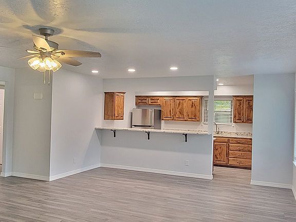 3rd image of 3525A Adenmor Ct