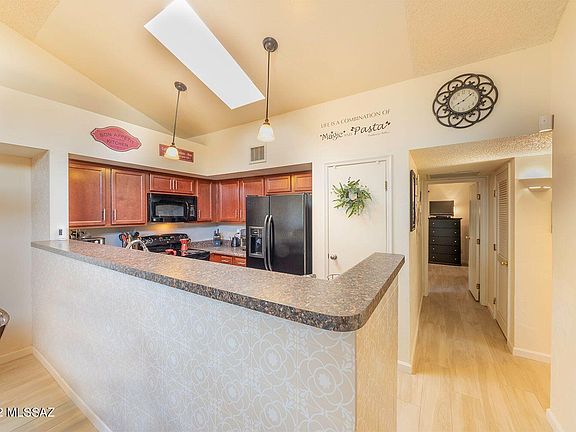 4th image of 6301 N Willowbrook Dr