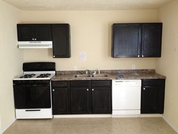 4th image of 2737 Walnut Ave