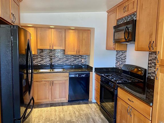 5th image of 299 Arlington Dr