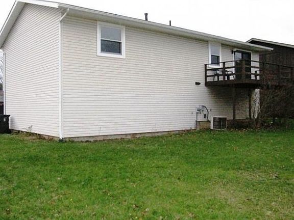 3rd image of 379 Shenandoah Blvd
