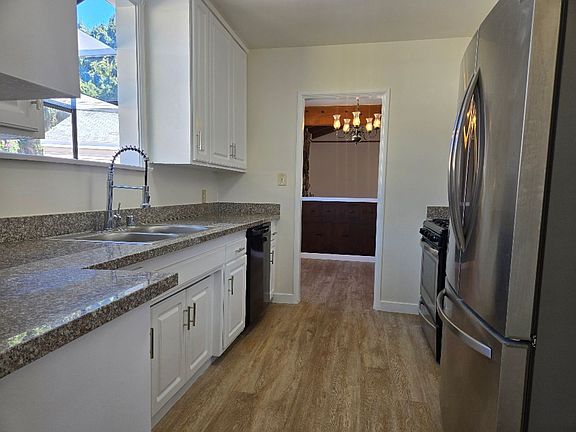 3rd image of 6236 Murietta Ave
