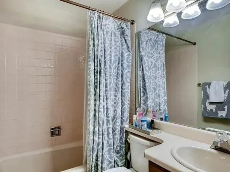 423 S Hoyt St — Photo 7