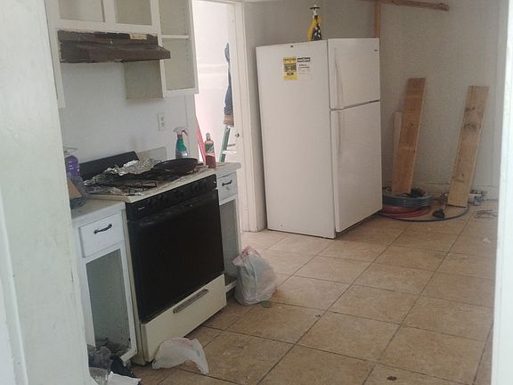 3rd image of 823 S Oak Cliff Blvd