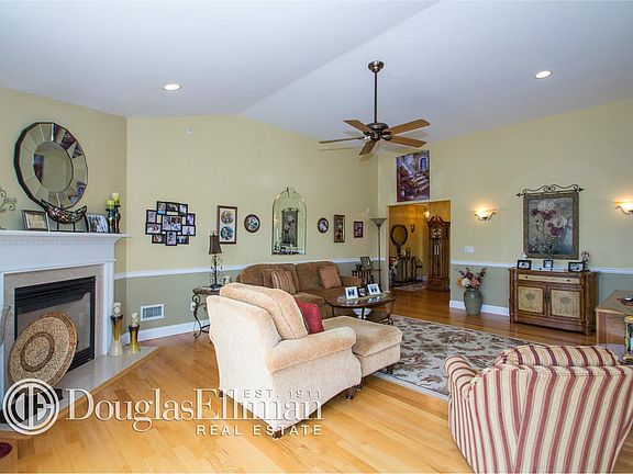 5th image of 81 Pond Cir