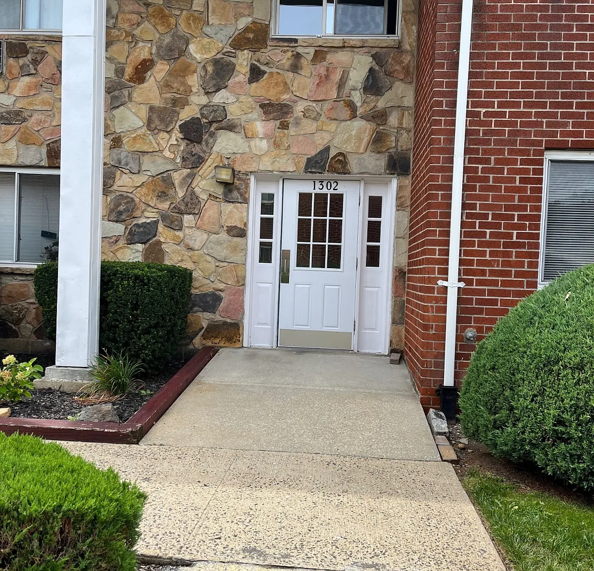 2 bed, 1.0 bath, 790 sqft, $2,500 — Photo 1