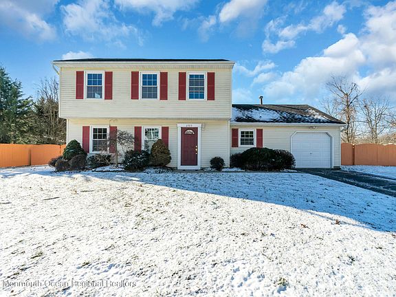 4th image of 2303 Oak Knoll Dr