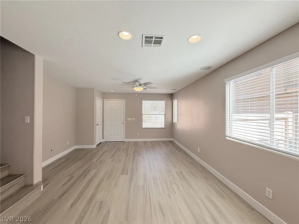 4 bed, 2.5 bath, 1937 sqft, $2,100 — Photo 4