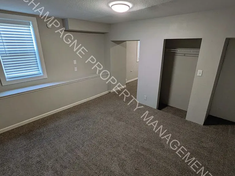 2523 Charlotte St — Photo 20