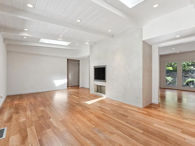 61 Bradley Ave — Photo 16